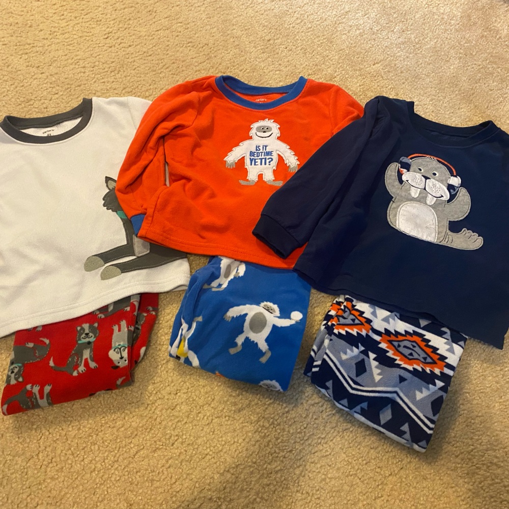 Size 4T Carters fleece two piece pajamas.